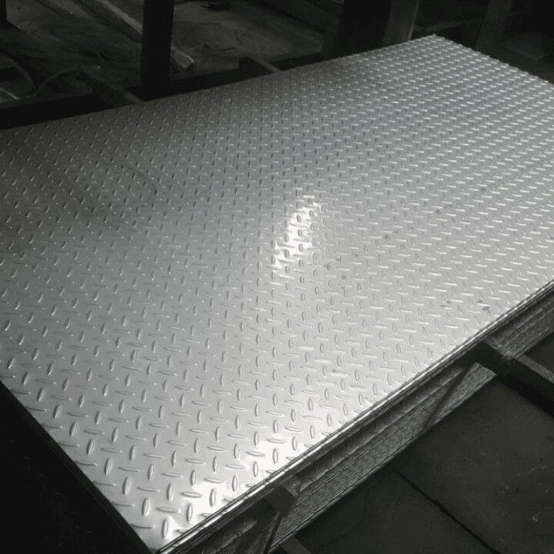 Лист стальной рифленый